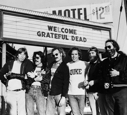 G Dead welcome marquee
